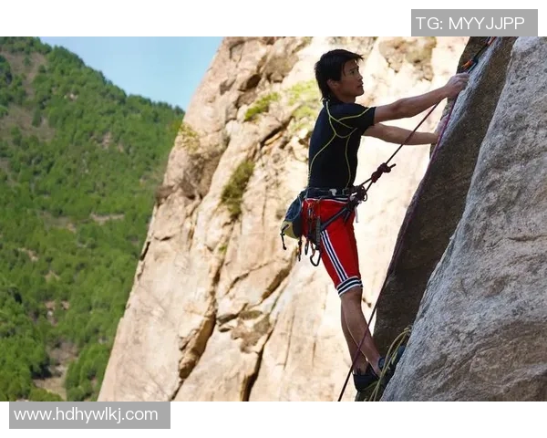 成都攀岩队的技术掌控与失误分析：攀岩运动的挑战与机遇